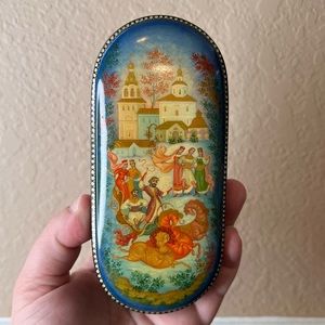Vintage Russian Mstera Lacquer papier-mâché Hinged Oval Box, Troika Troyka, Fair